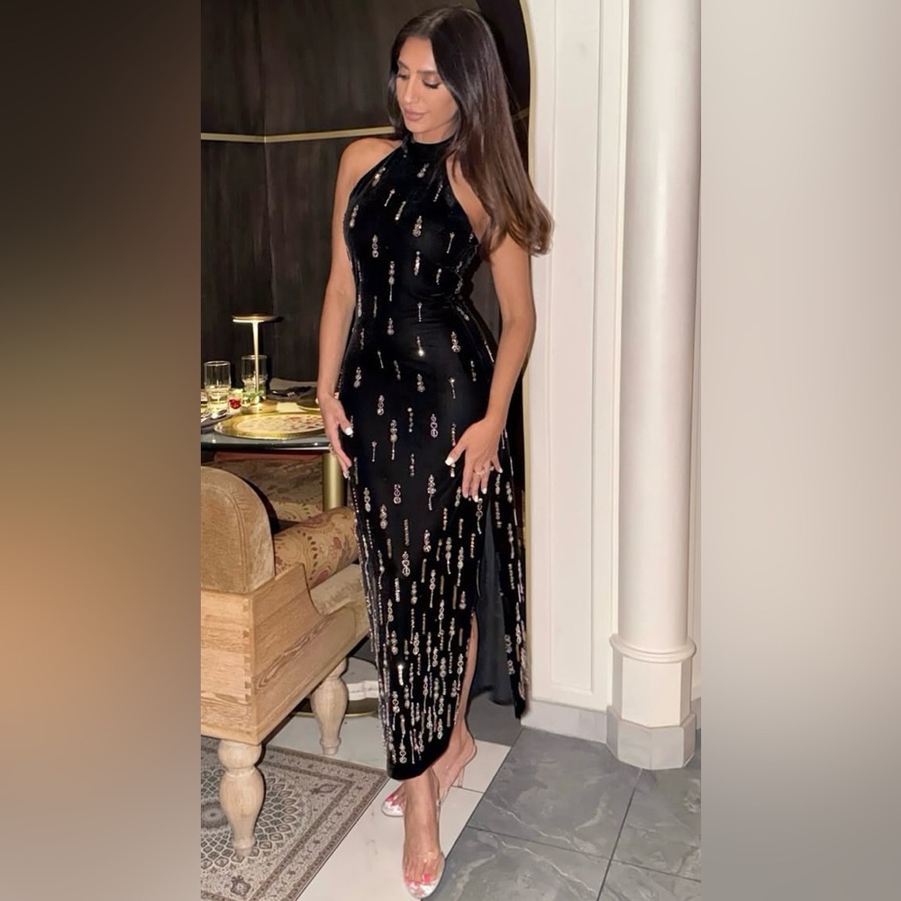 TREND NEW ! ZARA BEADED VELVET DRESS
🚨price firm no discount on this dress - Picture 11 of 15